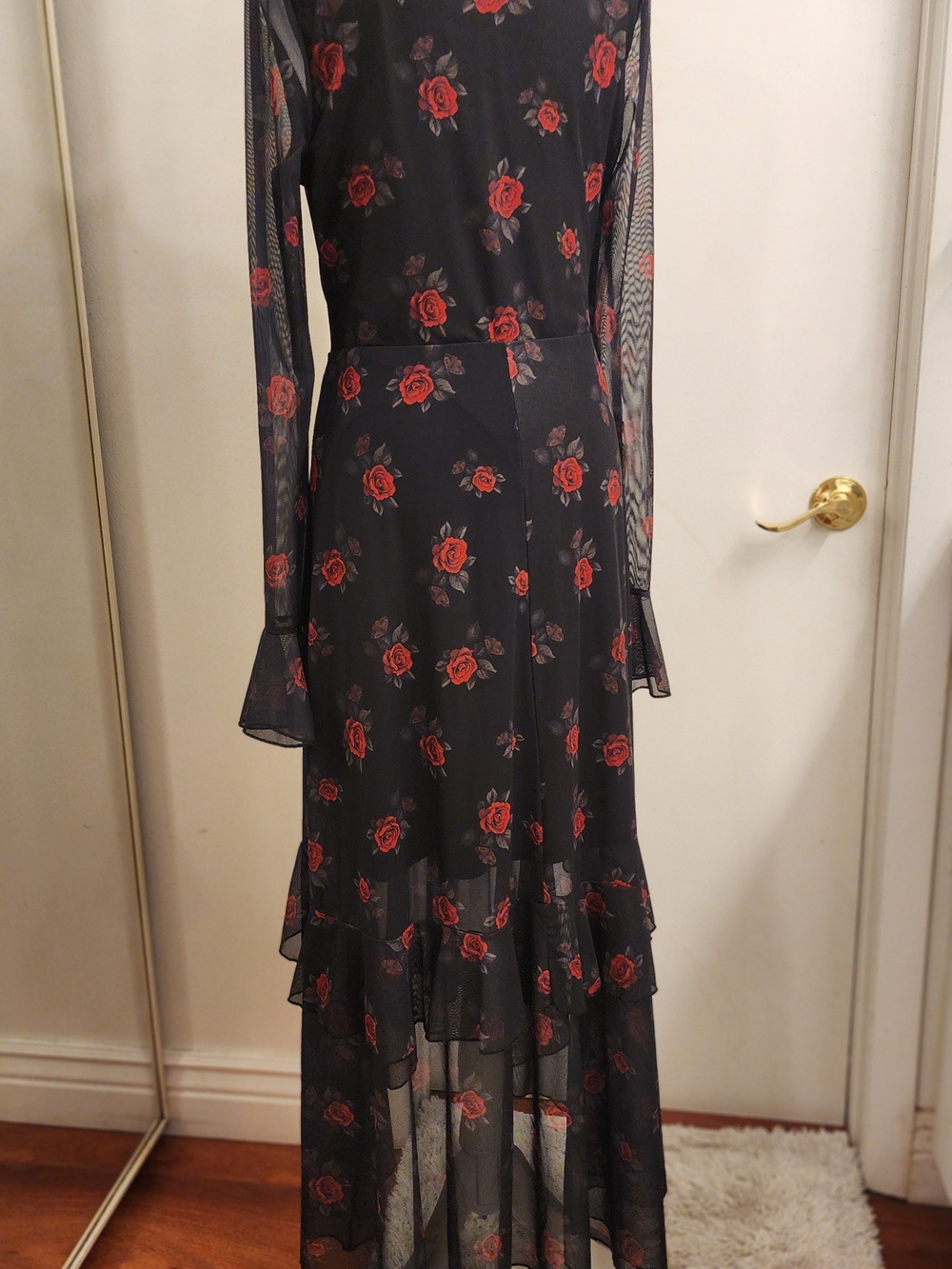 Elegant Black High-Low Maxi Dress with Red Rose Print - Picture 8 of 11
